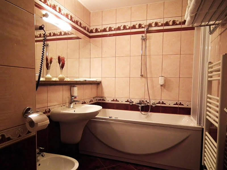 Lipa Hotel Lendava Buitenkant foto